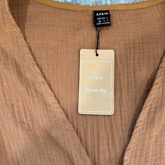 Plunging neck- button front dress - Picture 5 of 5